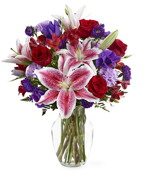 Sophisticated bouquet in a glass vase