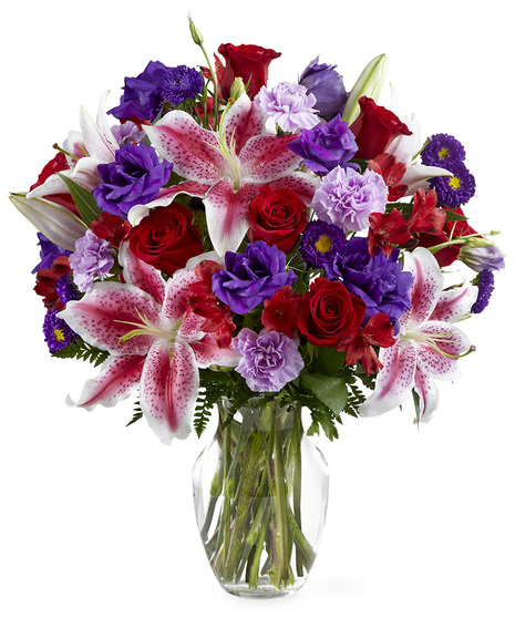 Sophisticated bouquet in a glass vase